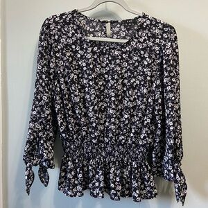 E & M Women’s Smocked Blouse Size Large